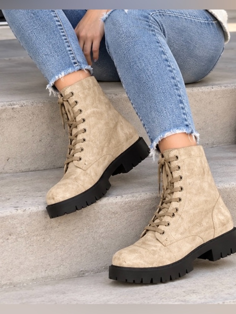 MIA women’s chic Beige Lace-Up Combat Boots with Black Lug Sole size 8.5